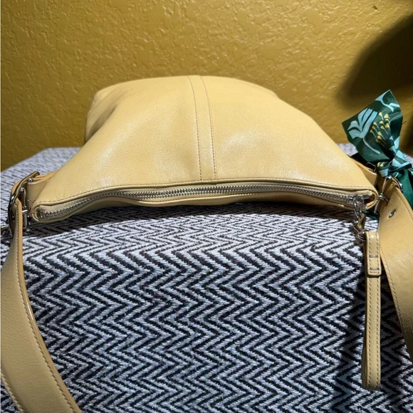 Vintage Coach Legacy Slim Duffle & Wristlet Set - Butter Yellow - 9326 - Picture 7 of 14